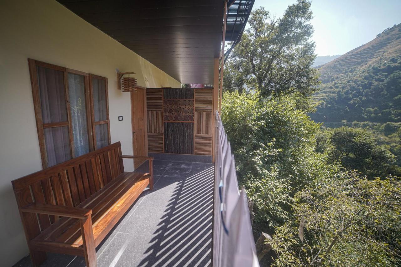 Tiger Fall Eco Resort チャクラタ エクステリア 写真