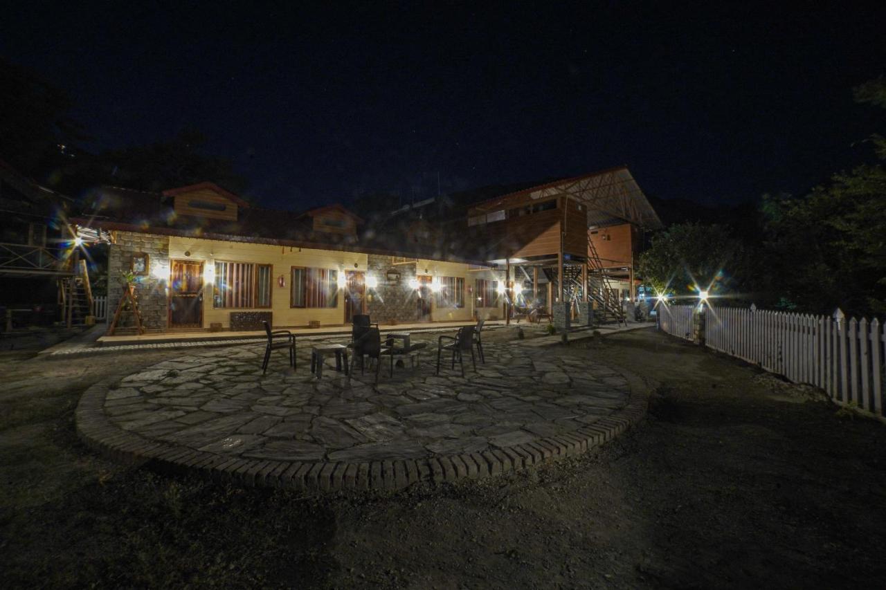 Tiger Fall Eco Resort チャクラタ エクステリア 写真