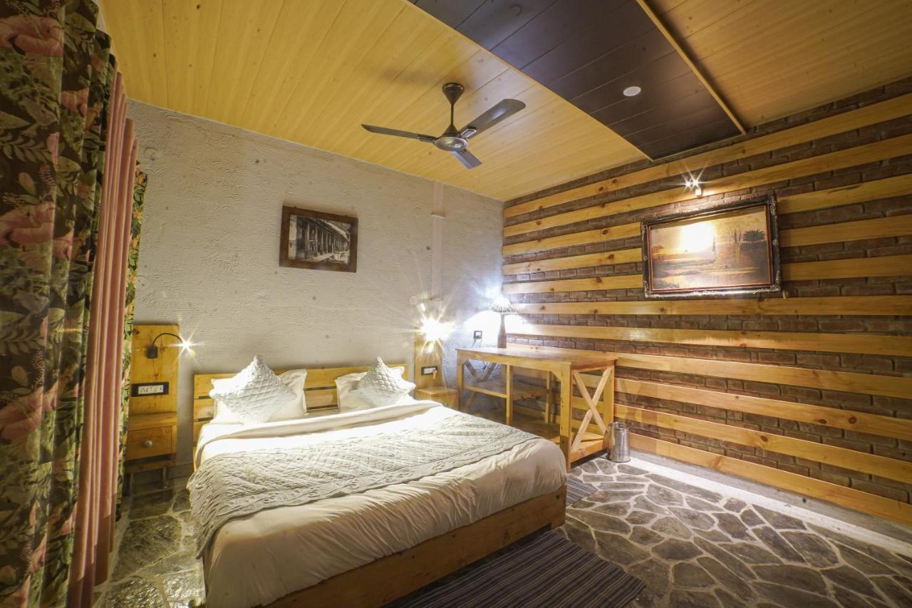 Tiger Fall Eco Resort チャクラタ エクステリア 写真